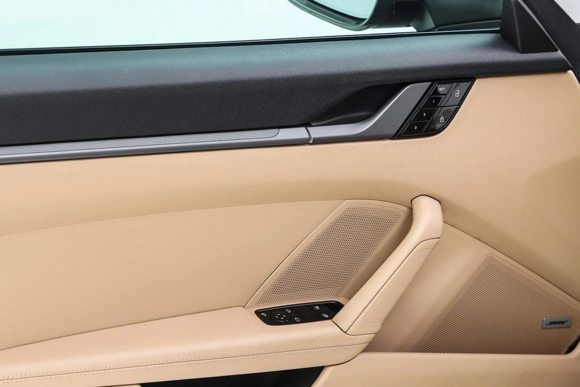 mph039_2115866097_d98bac5f5de364ee12204784460805bcx_3a6d88f400