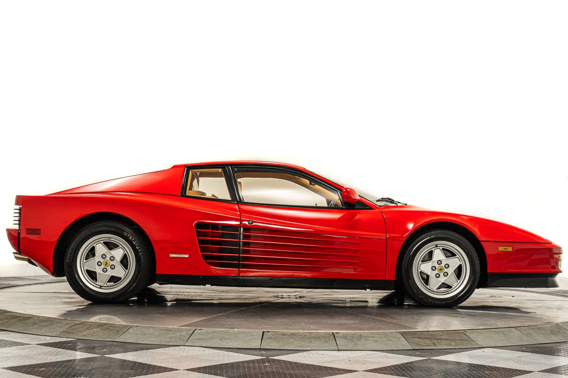 mph039_2131386155_Used_1988_Ferrari_Testarossa_1758664010_4ee6a57b90