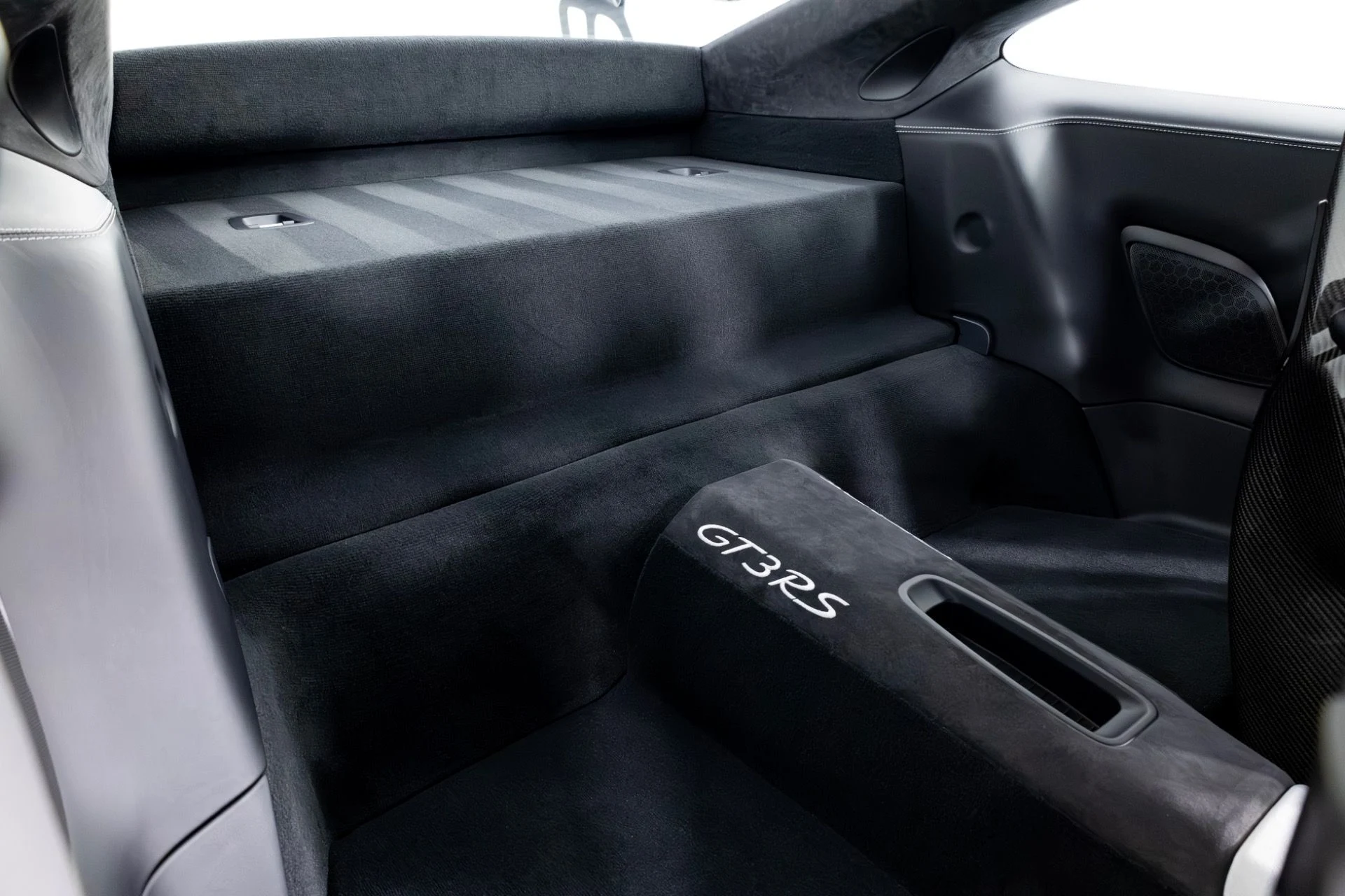 mph039_2155004703_Used_2016_Porsche_911_GT_3_RS_1769037885_02a39f3180