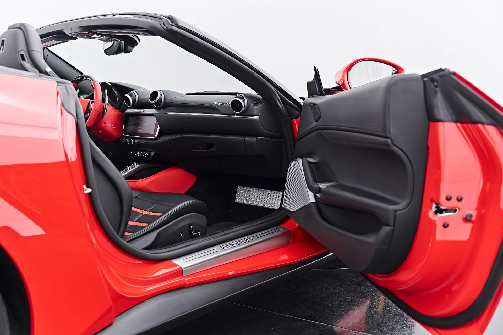 mph039_215770363_Used_2022_Ferrari_Portofino_M_Base_1790300171_8d8f27425f