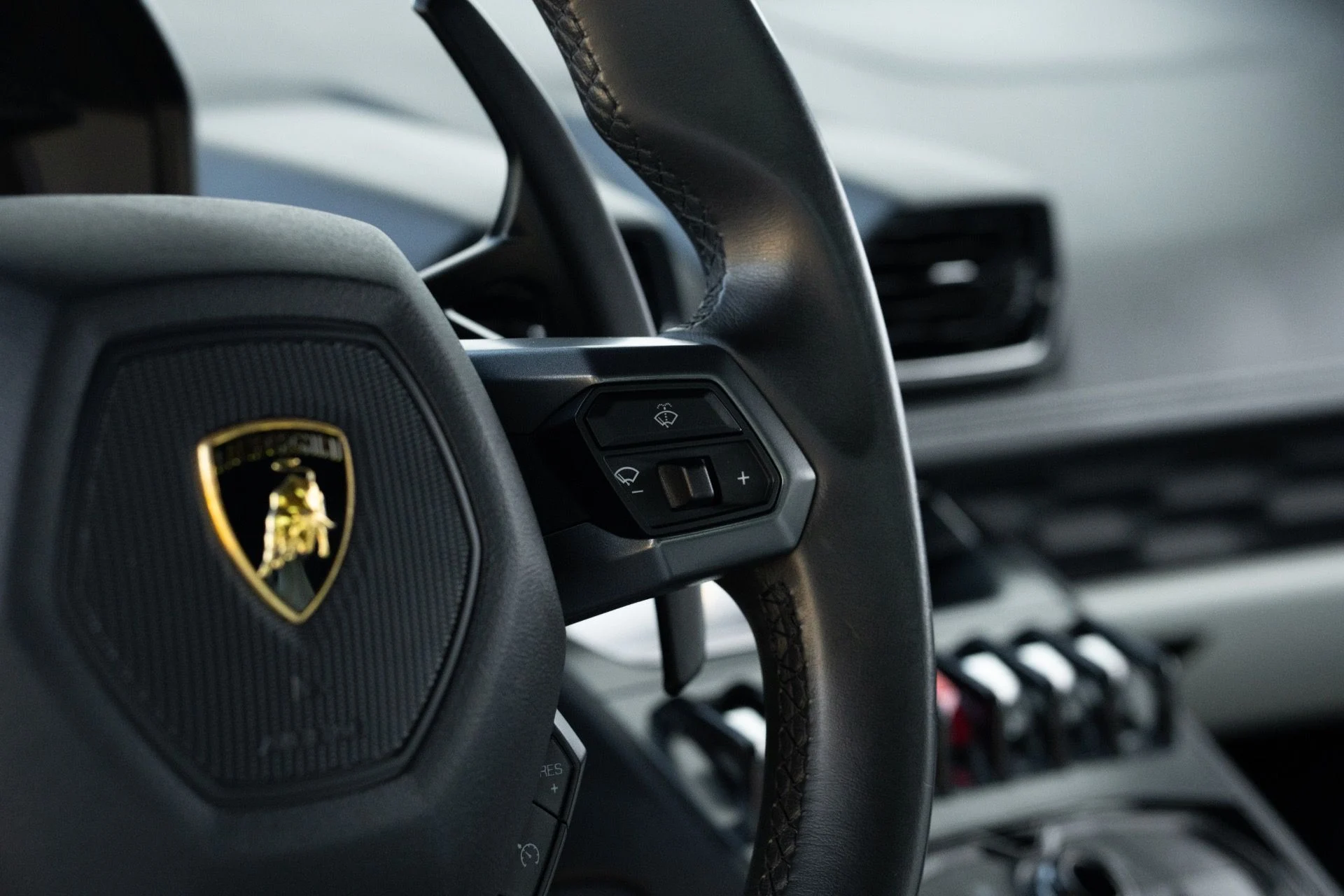 mph039_2168733200_Used_2016_Lamborghini_Huracan_LP_610_4_1771995727_de085163ac