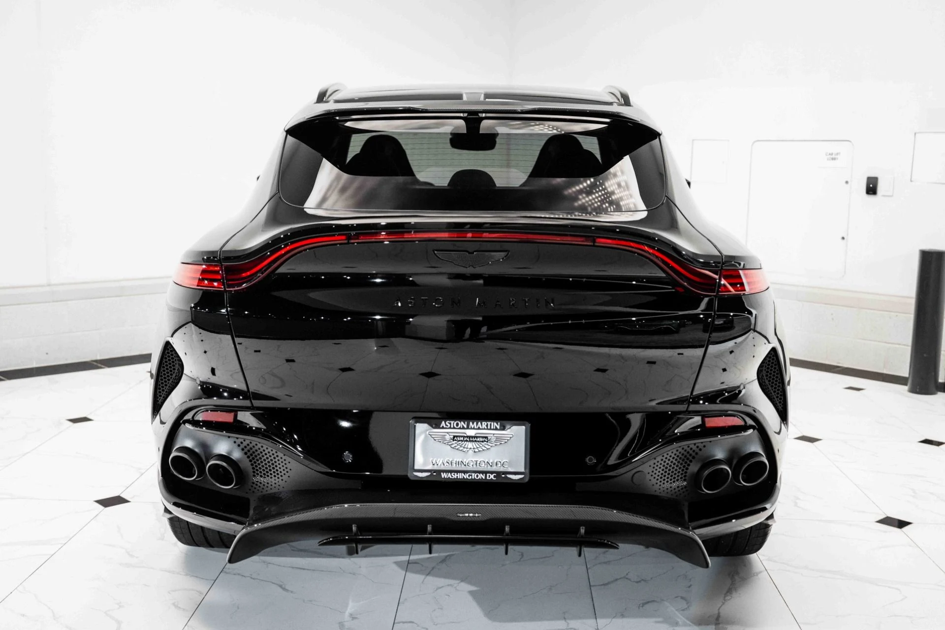 mph039_2174999417_Used_2023_Aston_Martin_DBX_707_1729954912_fe443ad1c7