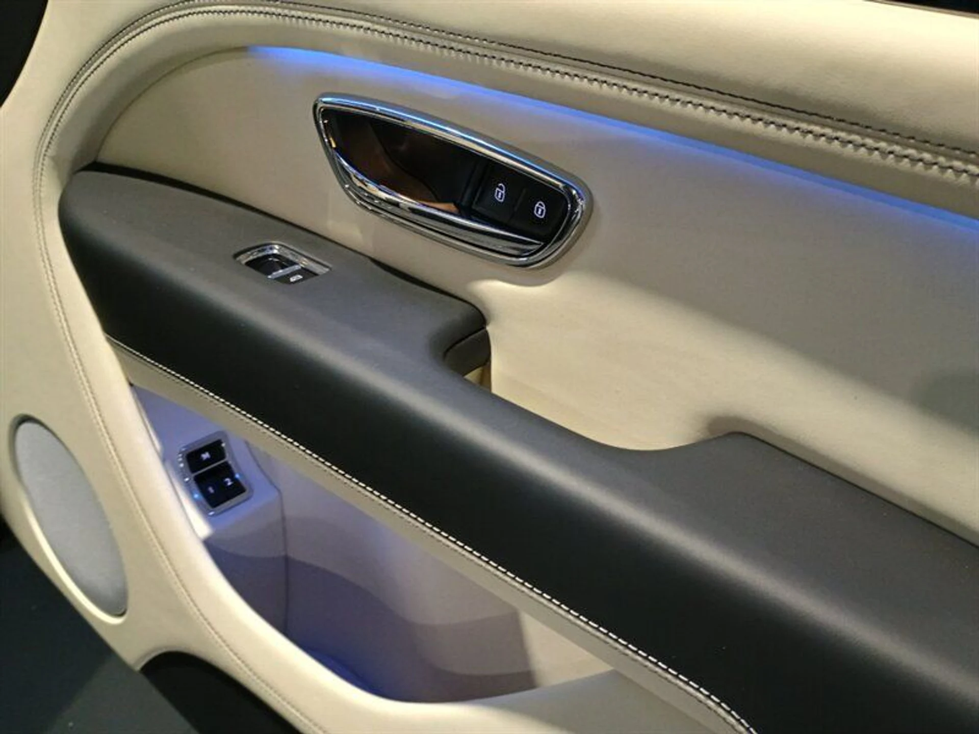 mph039_2175835590_57d9f73e75_800_1d98124526