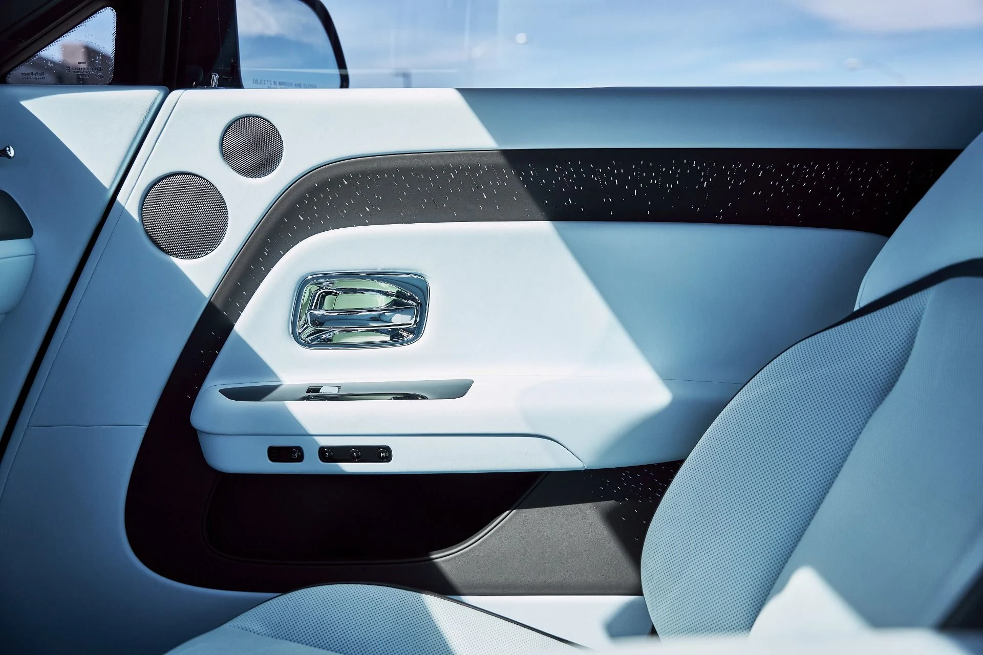 mph039_2179112542_Used_2025_Rolls_Royce_Spectre_Base_1773452508_aabc5ccfa0