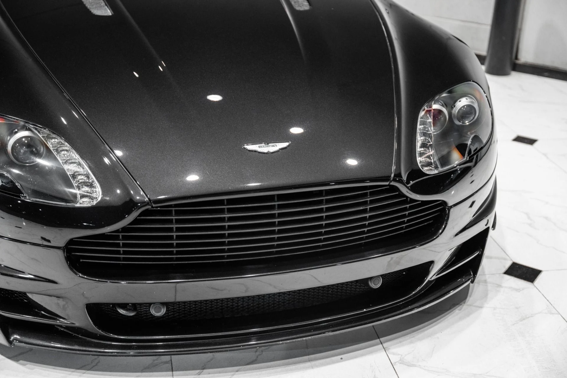 mph039_2185772122_Used_2009_Aston_Martin_V8_Vantage_1772034364_87007da279