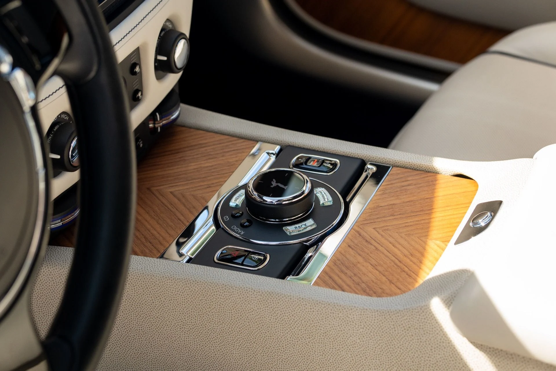 mph039_2204056579_Used_2016_Rolls_Royce_Wraith_1762887509_32d22eba59