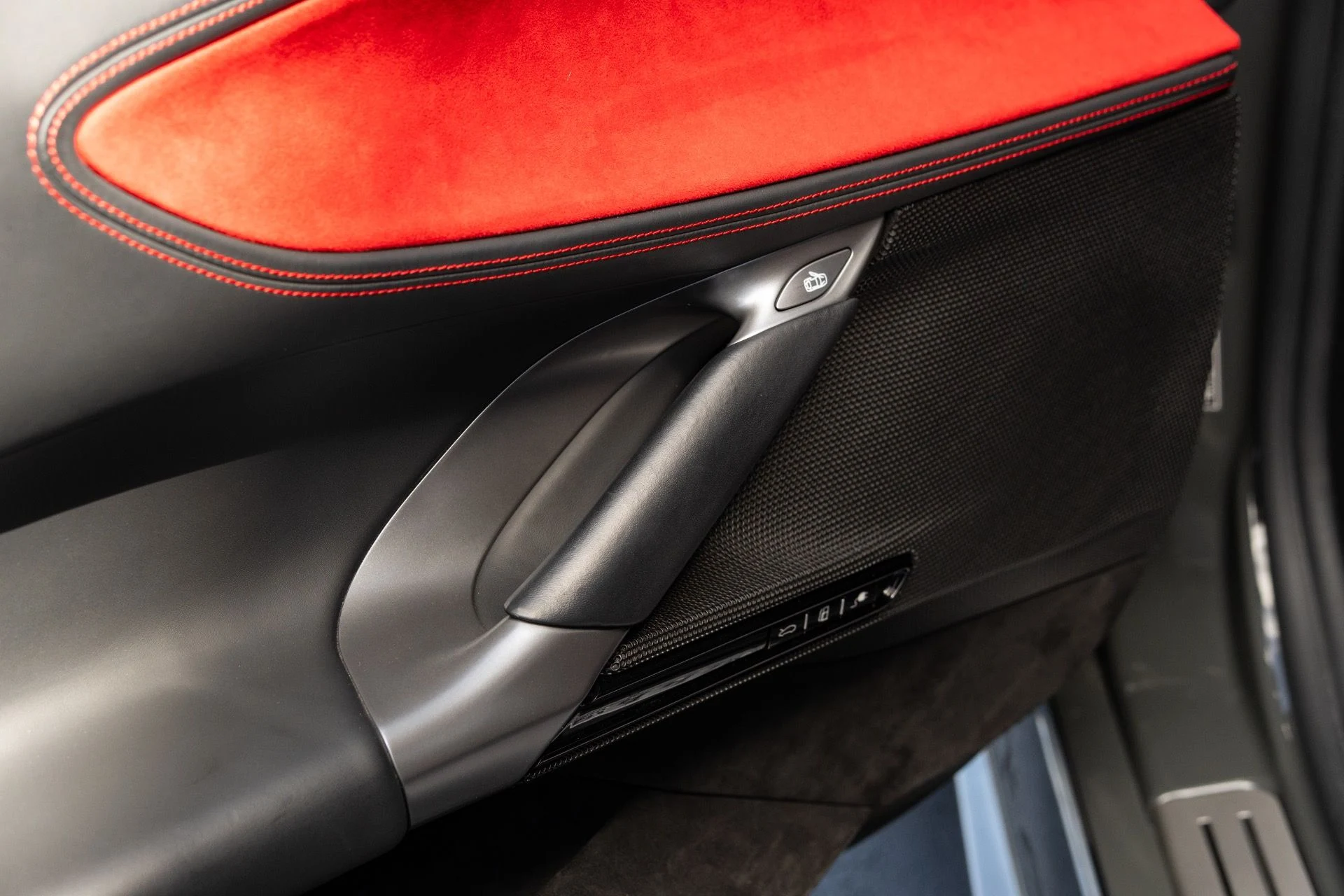 mph039_2218518722_Used_2022_Ferrari_SF_90_Stradale_1772648801_566a1c6290