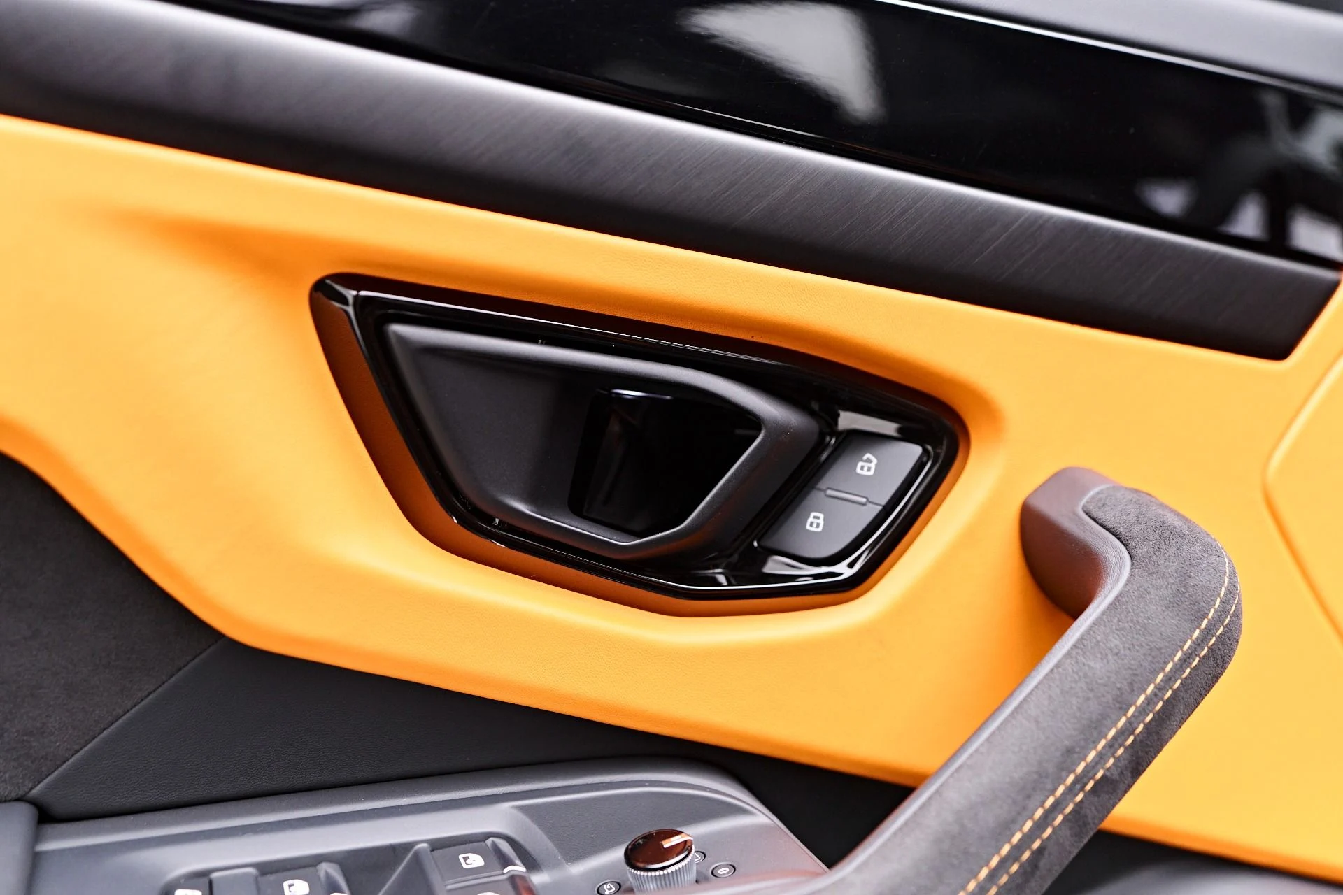 mph039_2220927786_Used_2024_Lamborghini_Urus_S_1759191687_51145252ca