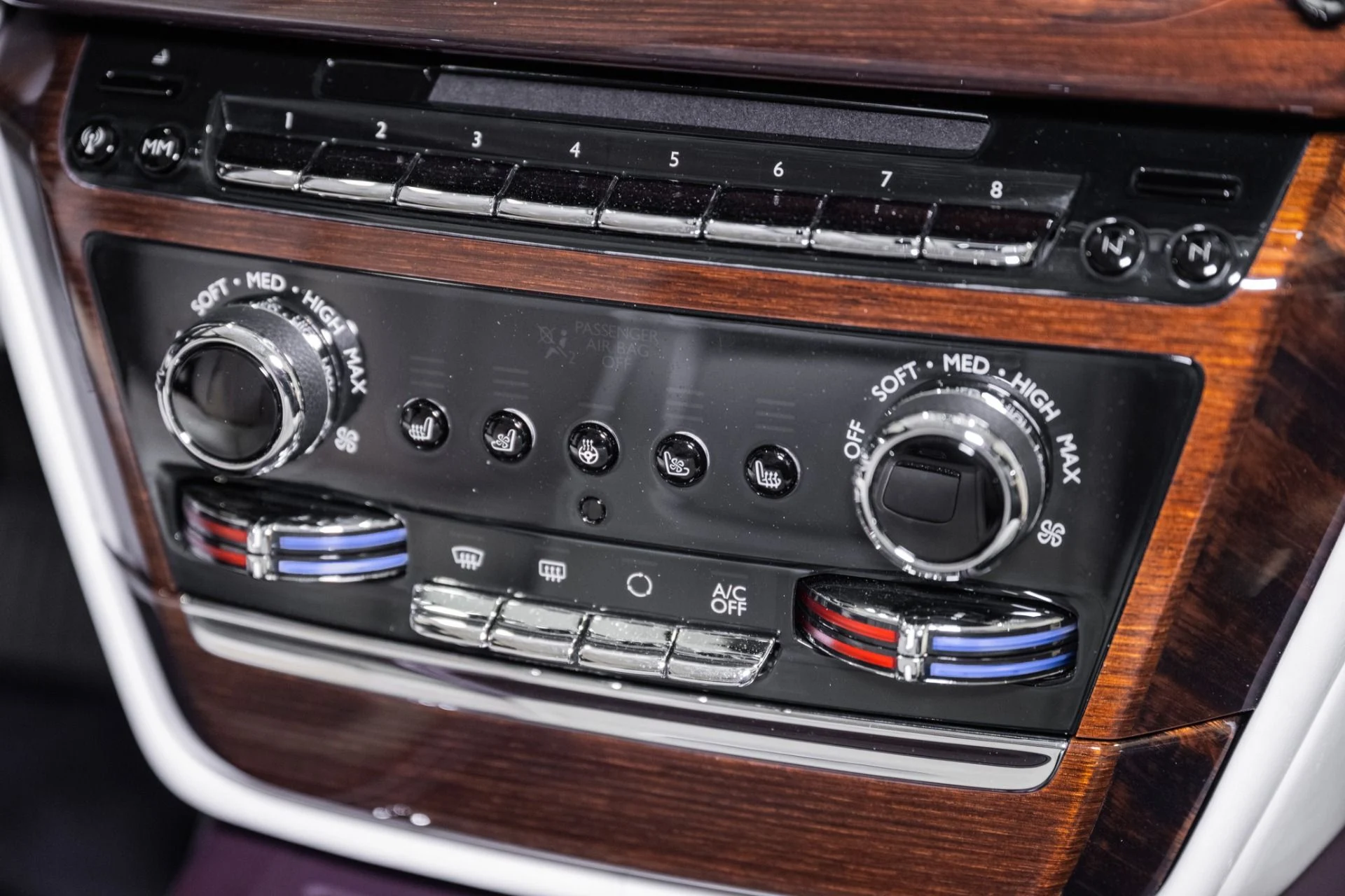 mph039_2225226602_Used_2018_Rolls_Royce_Phantom_1778080053_3a8a3a928d