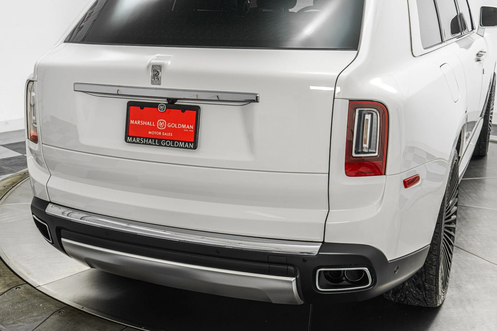 mph039_2240655604_Used_2020_Rolls_Royce_Cullinan_Polished_22_Wheels_Rear_Theatre_Configuration_Rolls_Royce_Bespoke_Audio_1771596522_1b8afa3e8f