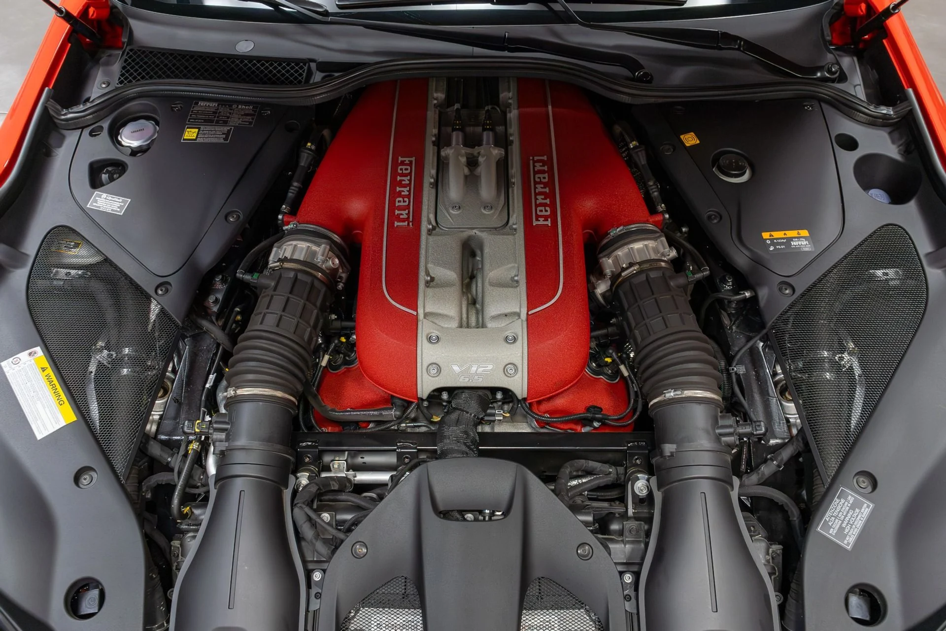 mph039_2241801588_Used_2018_Ferrari_812_Superfast_1763480061_7156024a00