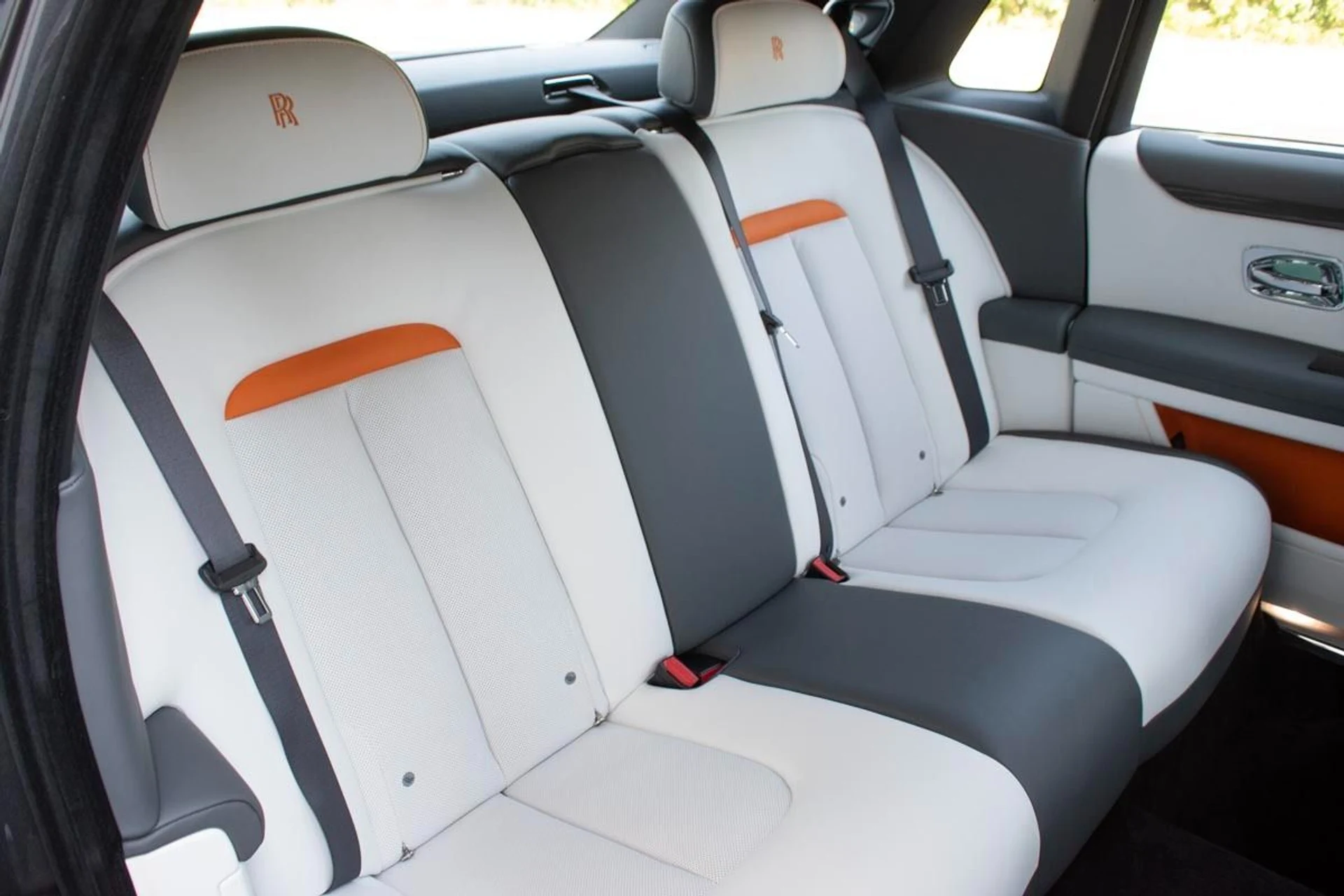 mph039_2253730183_Used_2024_Rolls_Royce_Ghost_1733915394_044b9b6f2f