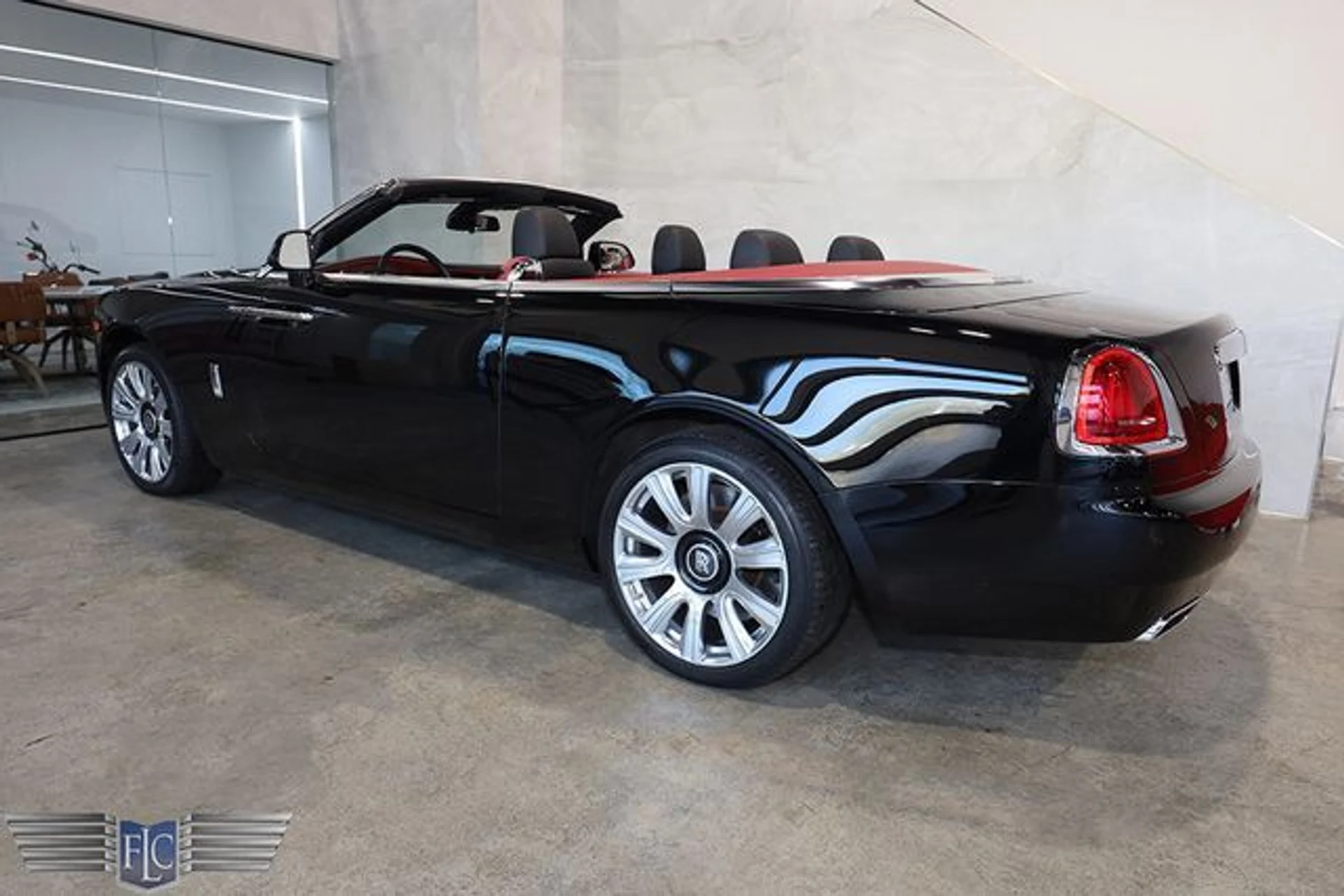 mph039_2255405362_used_2017_rolls_royce_dawn_convertible_9689_23082501_44_640_b2c2ff1e37