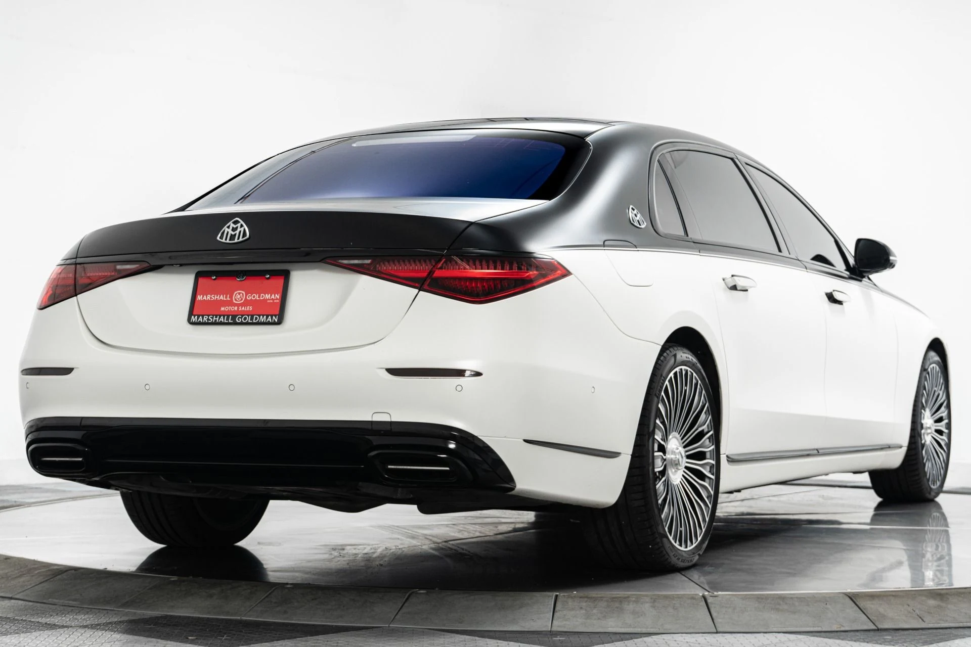 mph039_2258295544_Used_2021_Mercedes_Benz_Maybach_S_580_4_MATIC_Factory_Two_Tone_paint_Executive_Rear_Seat_Package_Bottle_Chiller_1776288092_94747acce9