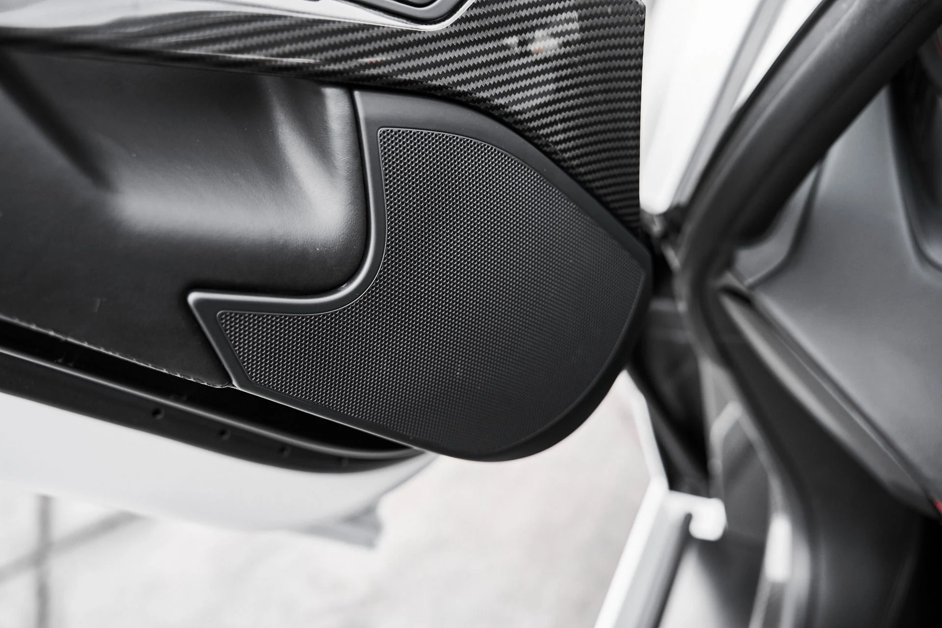 mph039_226053553_Used_2018_Lamborghini_Aventador_S_Base_1775006878_140e257c6d