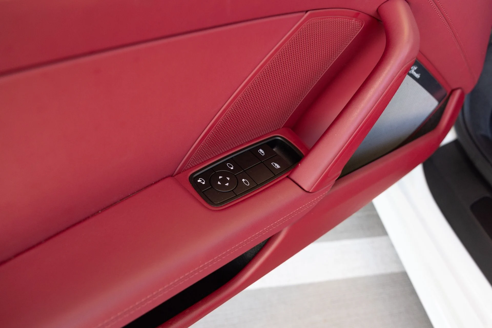 mph039_2275850828_Used_2024_Porsche_911_Targa_4_GTS_1781911832_d86a551455