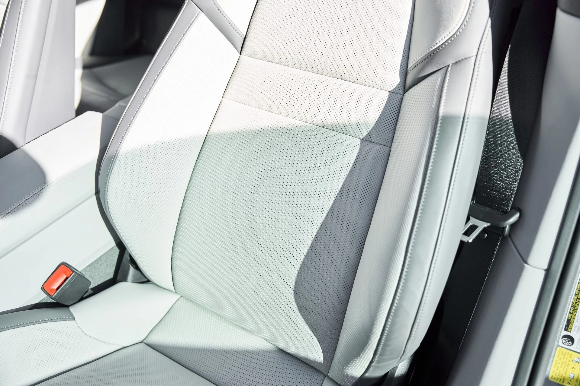 mph039_2278760343_Used_2025_Porsche_911_Carrera_1768012370_04da79dd98