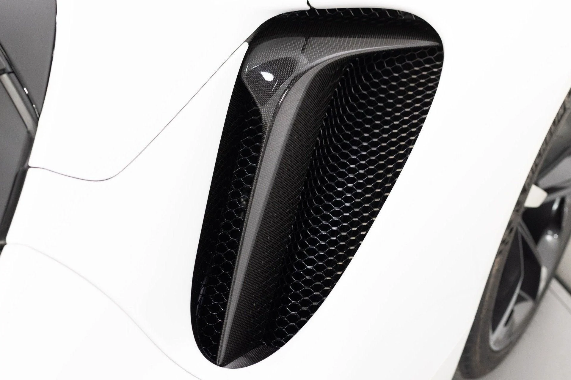 mph039_2293085682_Used_2022_Ferrari_SF_90_Spider_1777382761_fee604c2f5