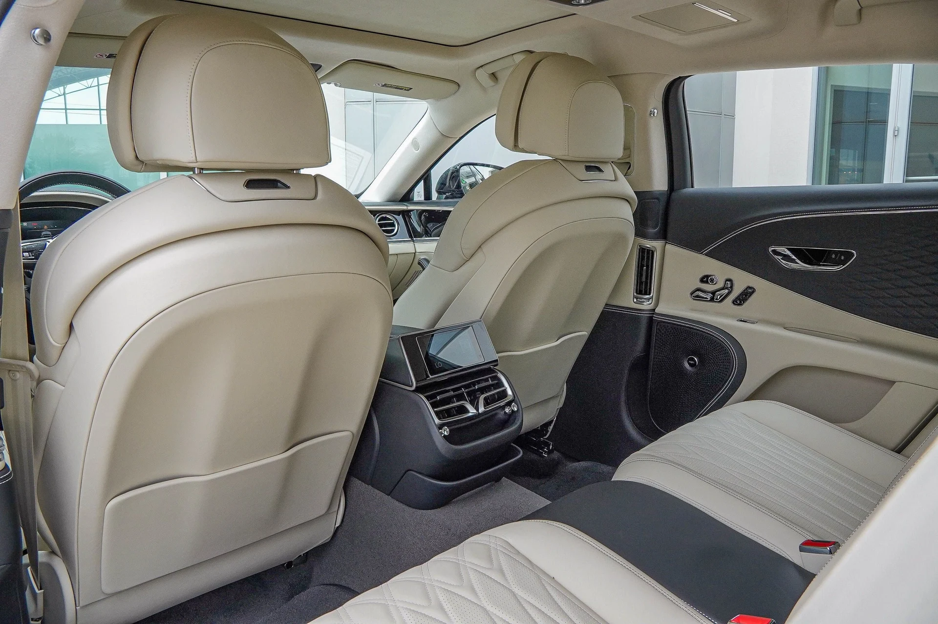 mph039_2300029779_Hi_Tech_Luxury_Imports_LLC_SCBBP_6_ZG_5_TC_026011_image_39_5f95418f04