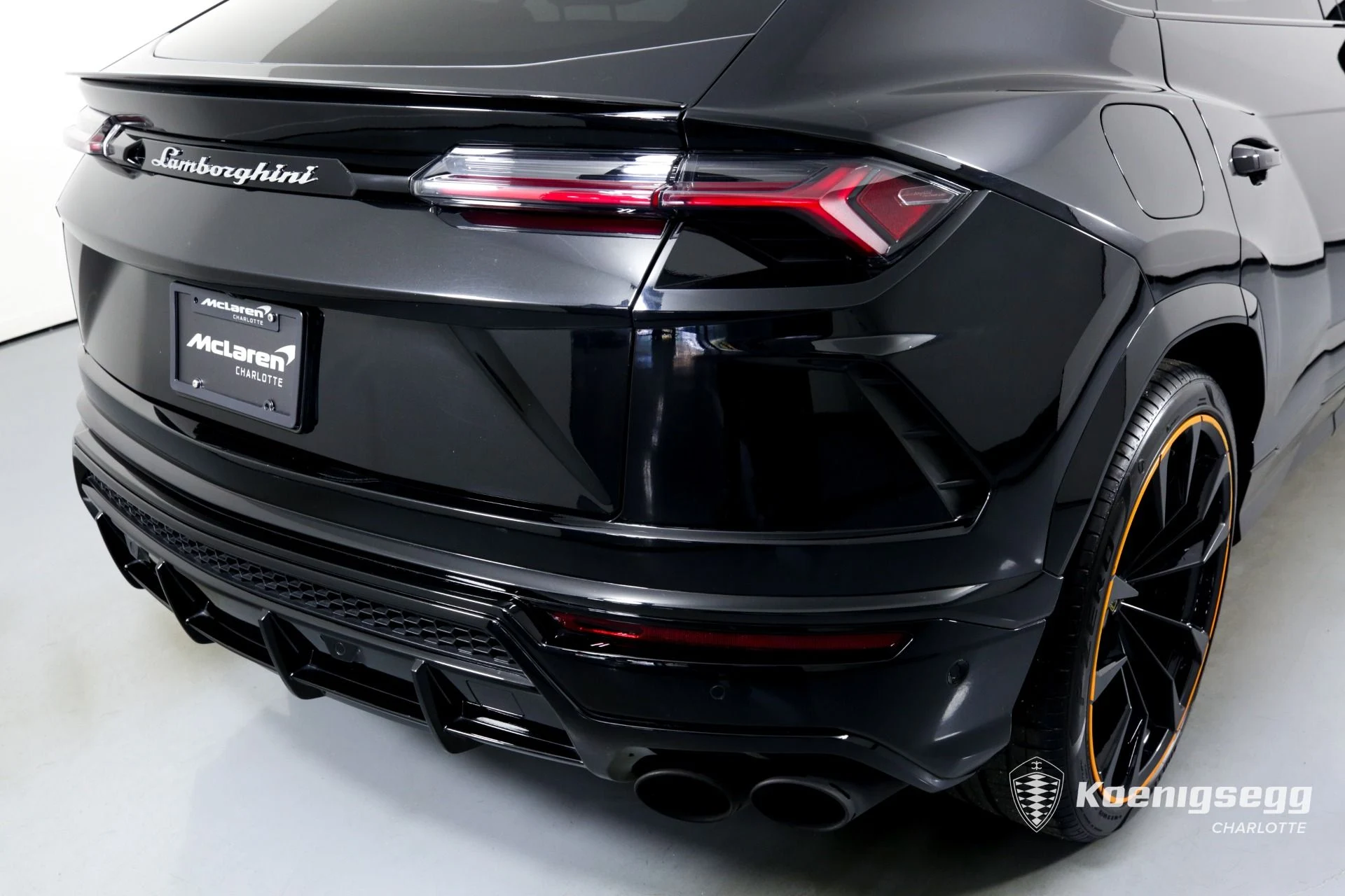 mph039_2305359088_Used_2021_Lamborghini_Urus_1675553145_806e443adc