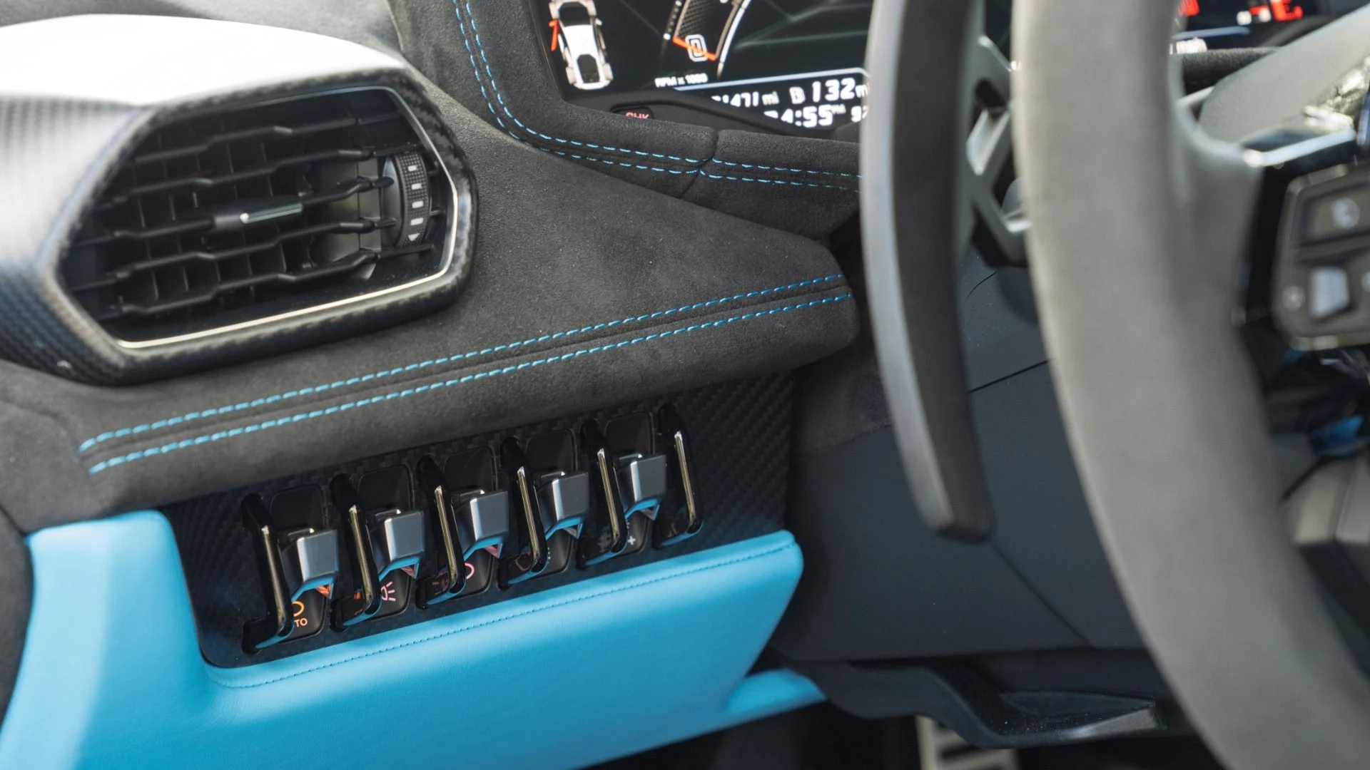 mph039_2318228431_Used_2024_Lamborghini_Huracan_Tecnica_1759426559_4530356ee6