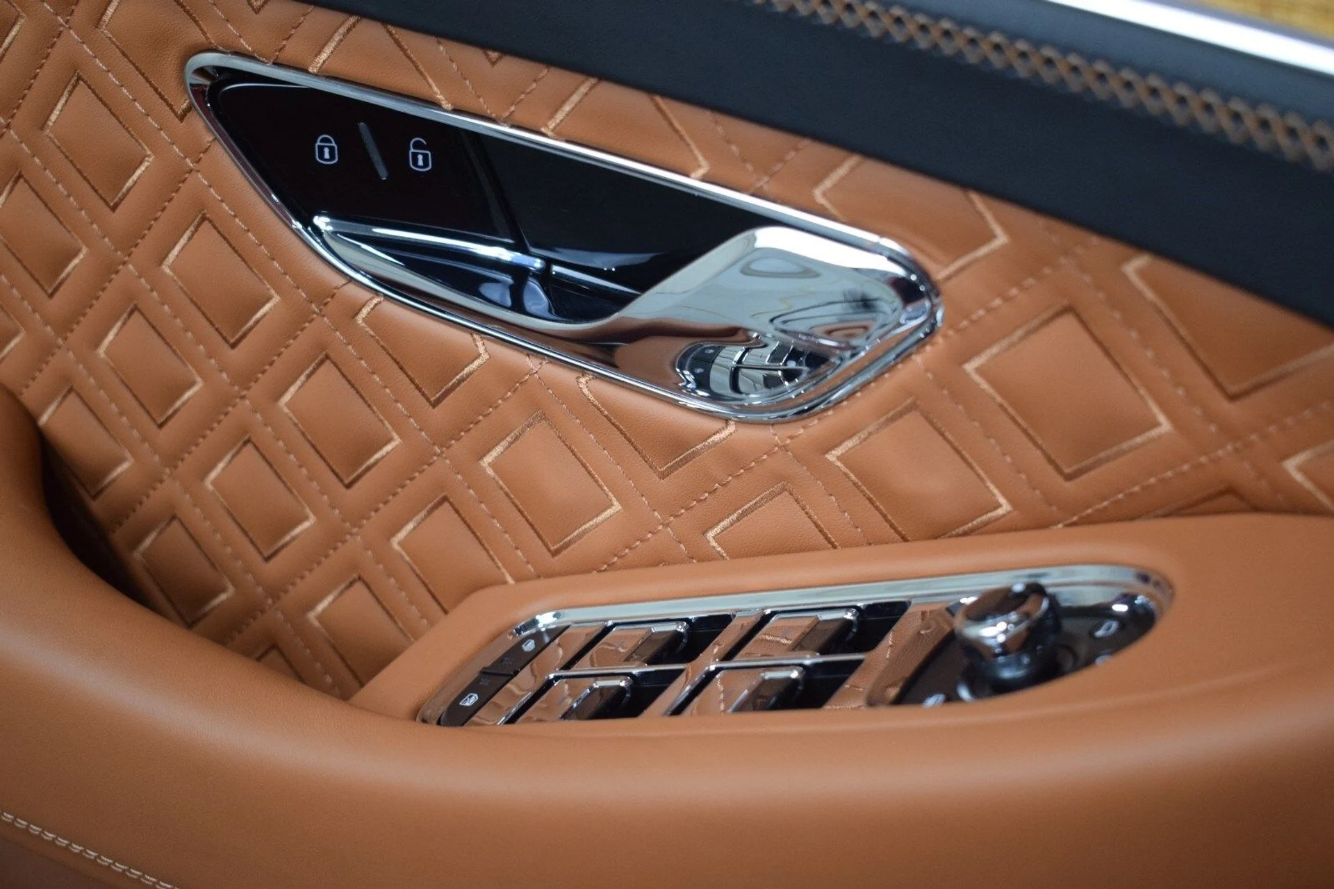 mph039_2339805166_d7cf5e2d7872a2be2361d8b48064b636x_0f6ccfd887