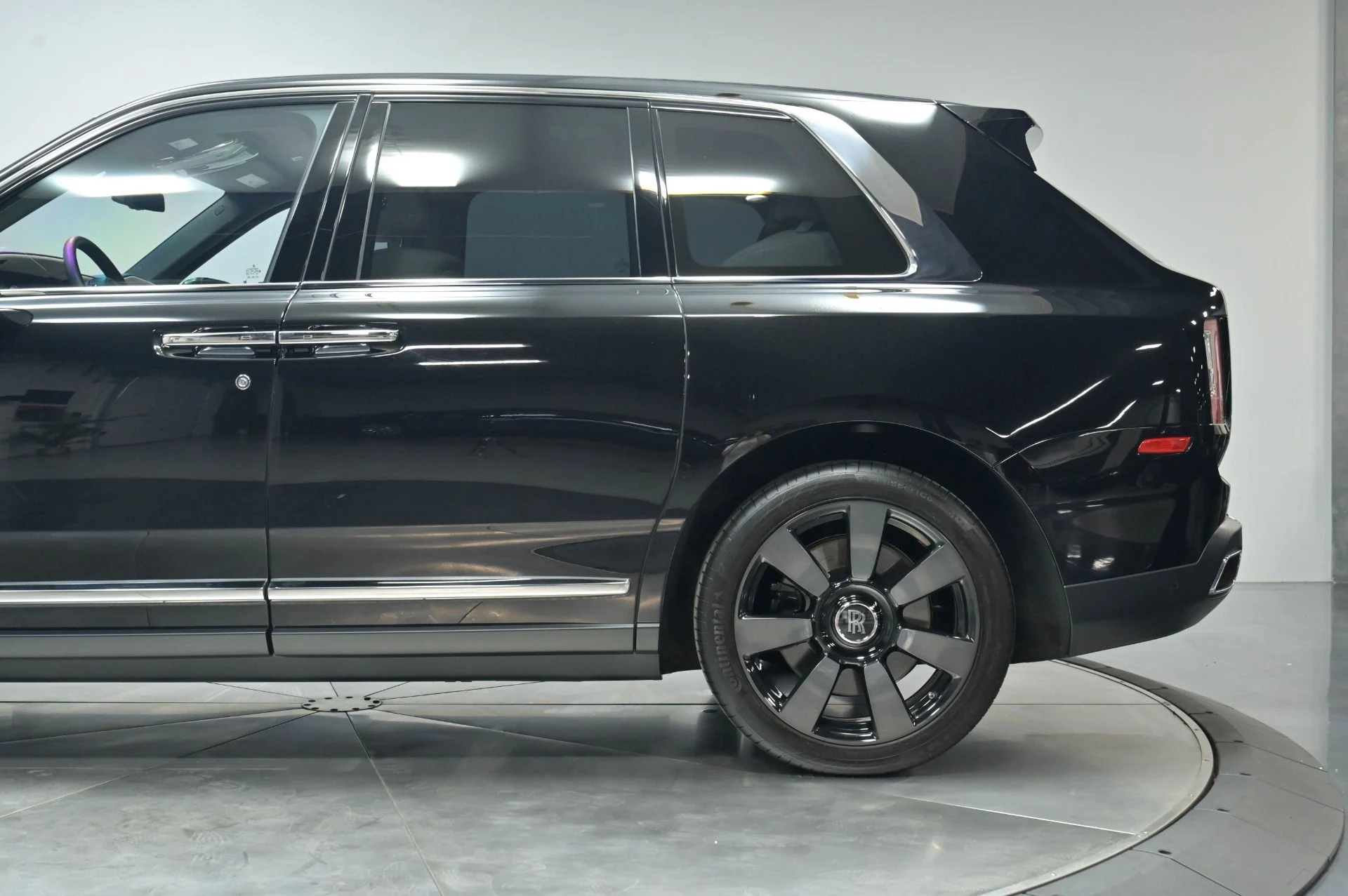 mph039_2341985289_Used_2023_Rolls_Royce_Cullinan_1782858557_011e4ff2d5