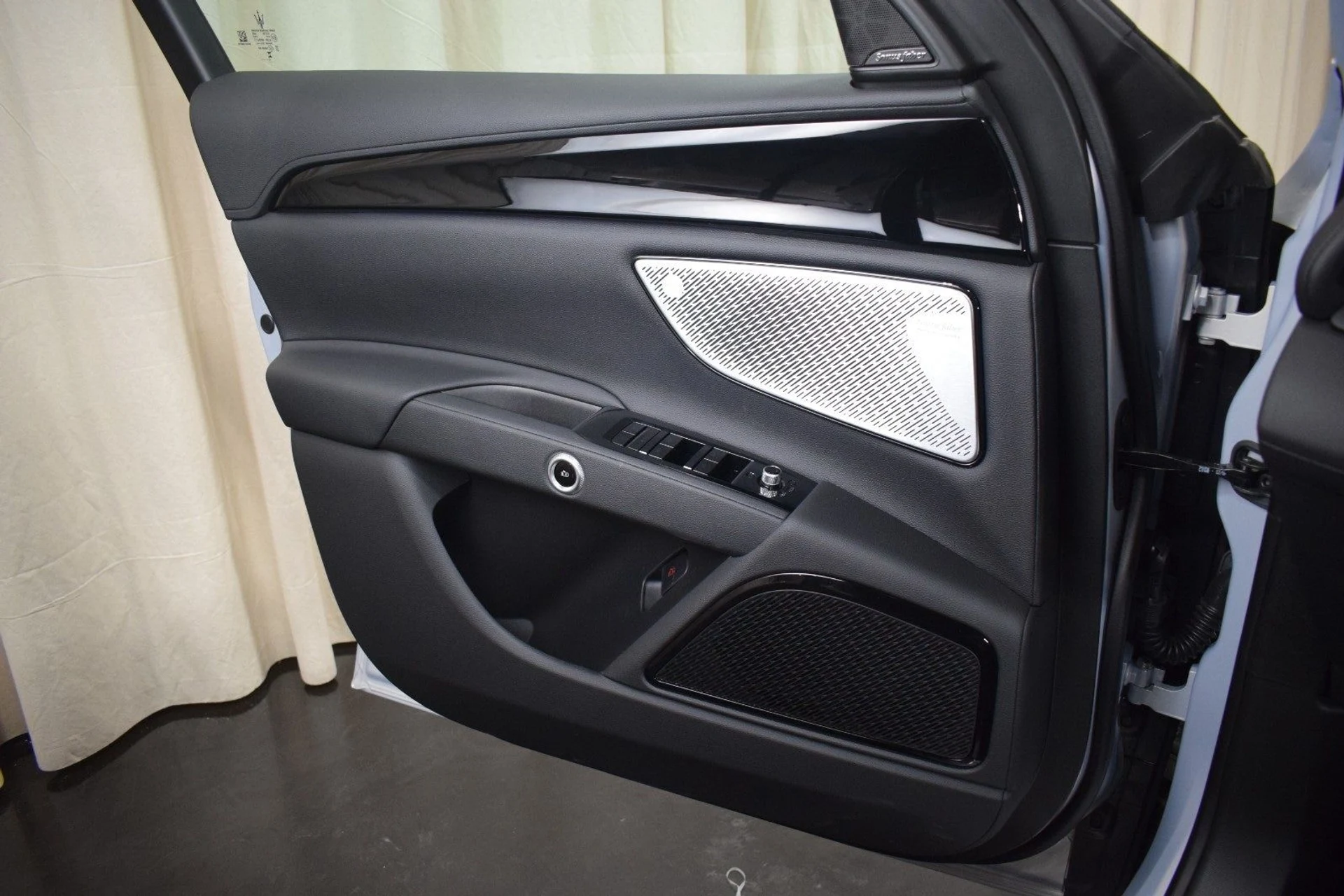 mph039_2355932542_2b28768d6b4055a342934514265b1ebex_fc4013f69c