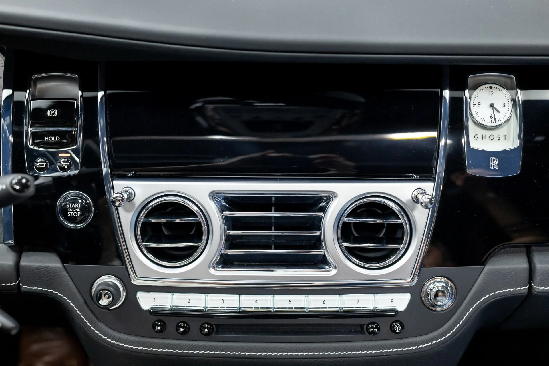 mph039_2362199835_Used_2015_Rolls_Royce_Ghost_1760219601_1f75e54b3a