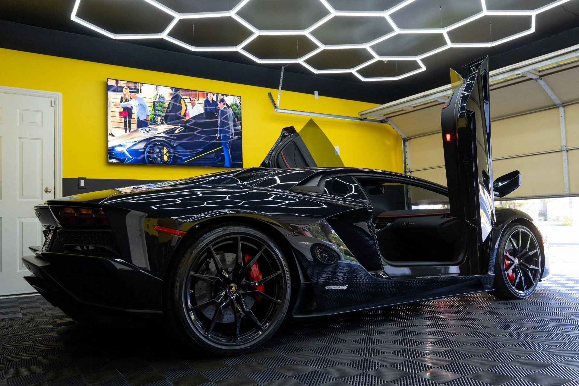 mph039_2374765562_Used_2018_Lamborghini_Aventador_LP_740_4_S_1792436167_77785298f9
