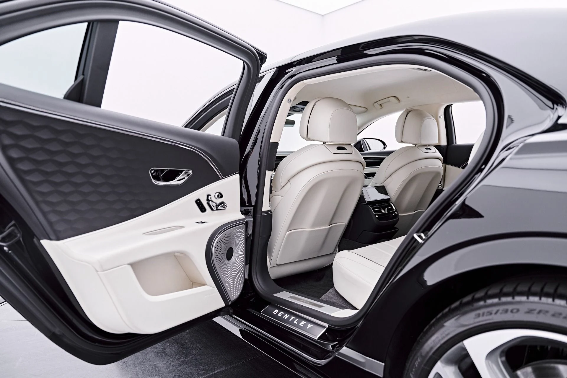 mph039_2382750607_Used_2025_Bentley_Flying_Spur_Speed_1786412222_609f2353ee