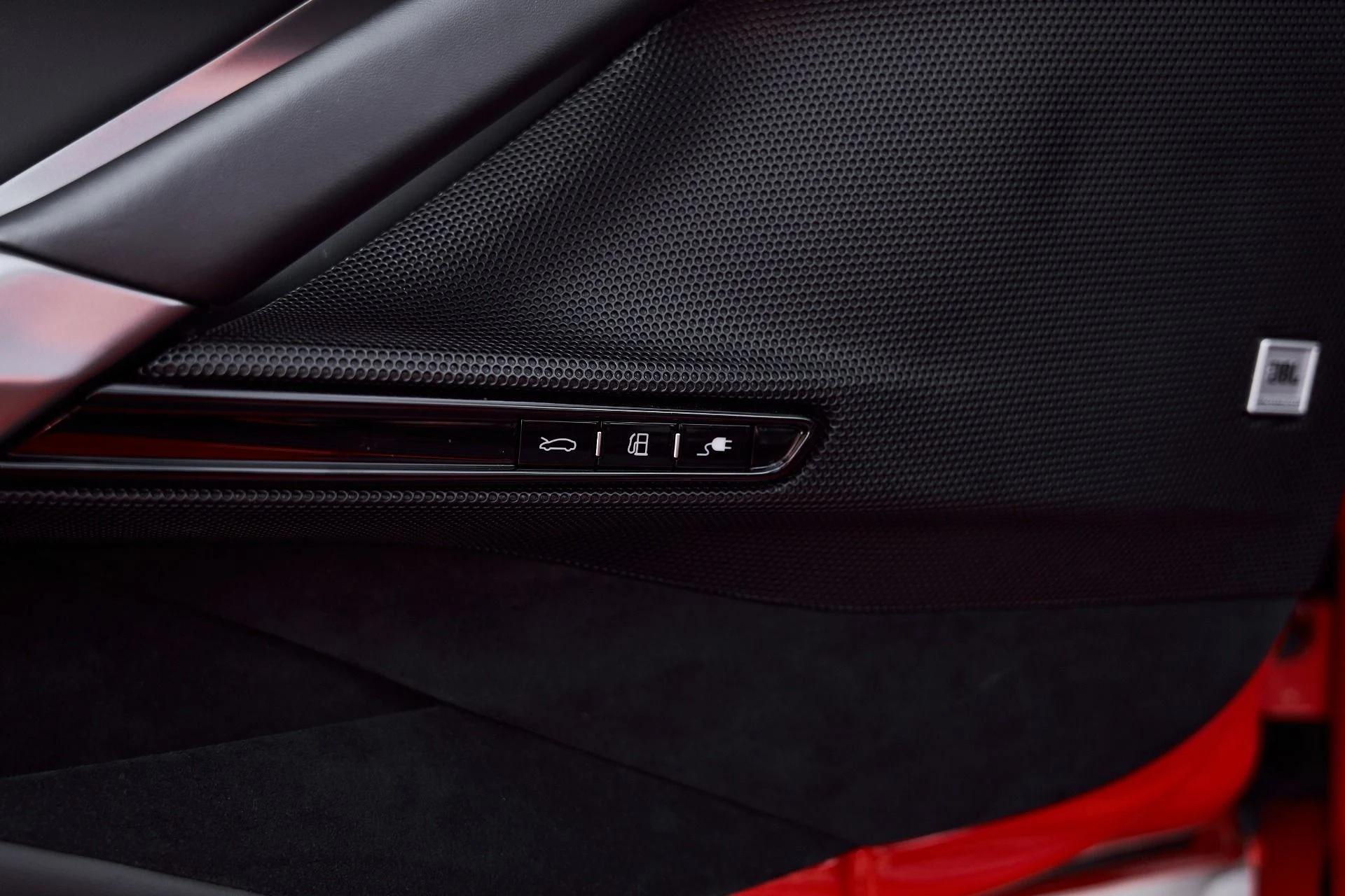 mph039_2386187786_Used_2022_Ferrari_SF_90_Spider_Base_1770767930_263c01a3d9