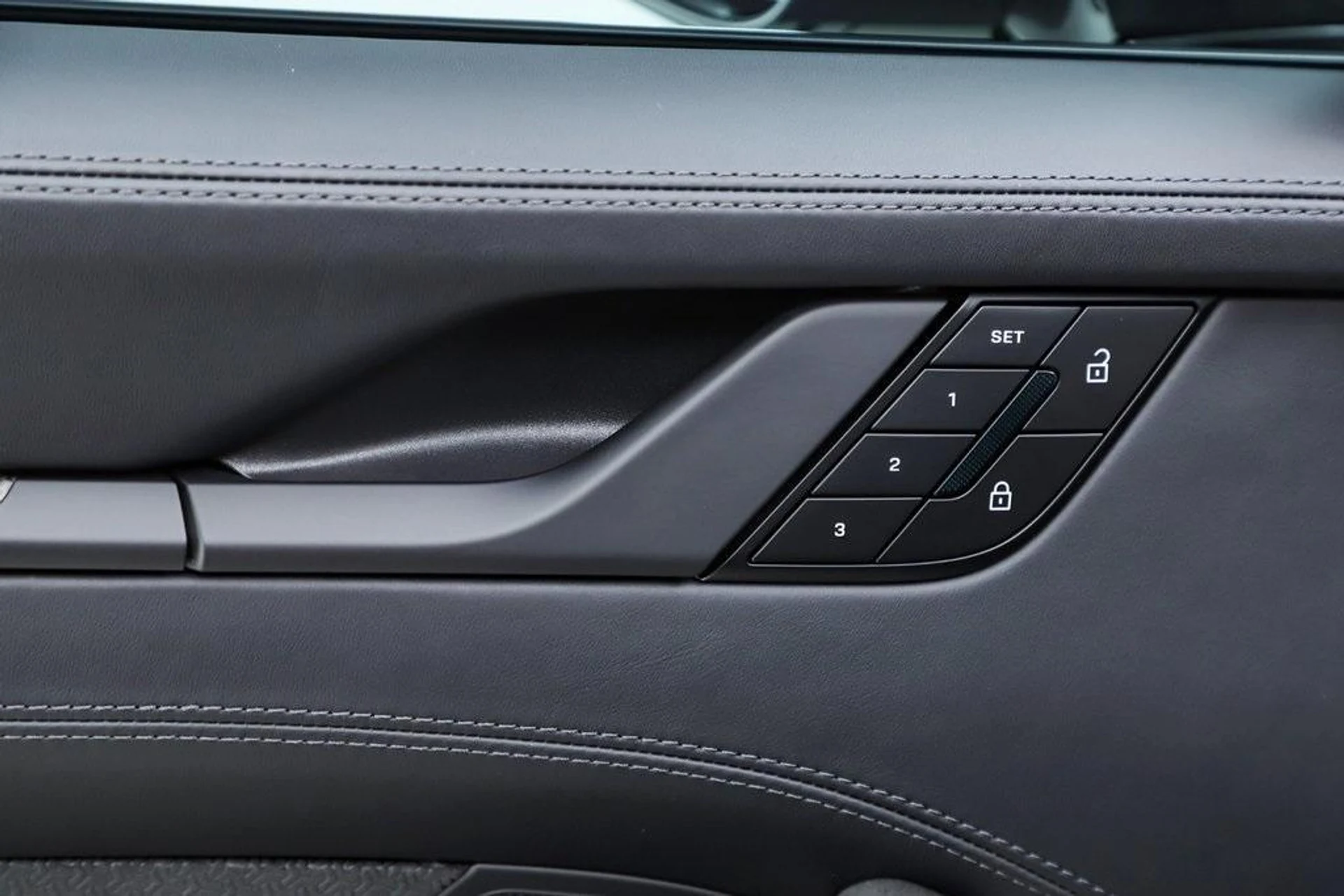 mph039_2386234128_ur_OB_Ap0_Ug4_Cjw4_Ga_B8_IT_Bp_QN_Mi4_4fcecaa8e1