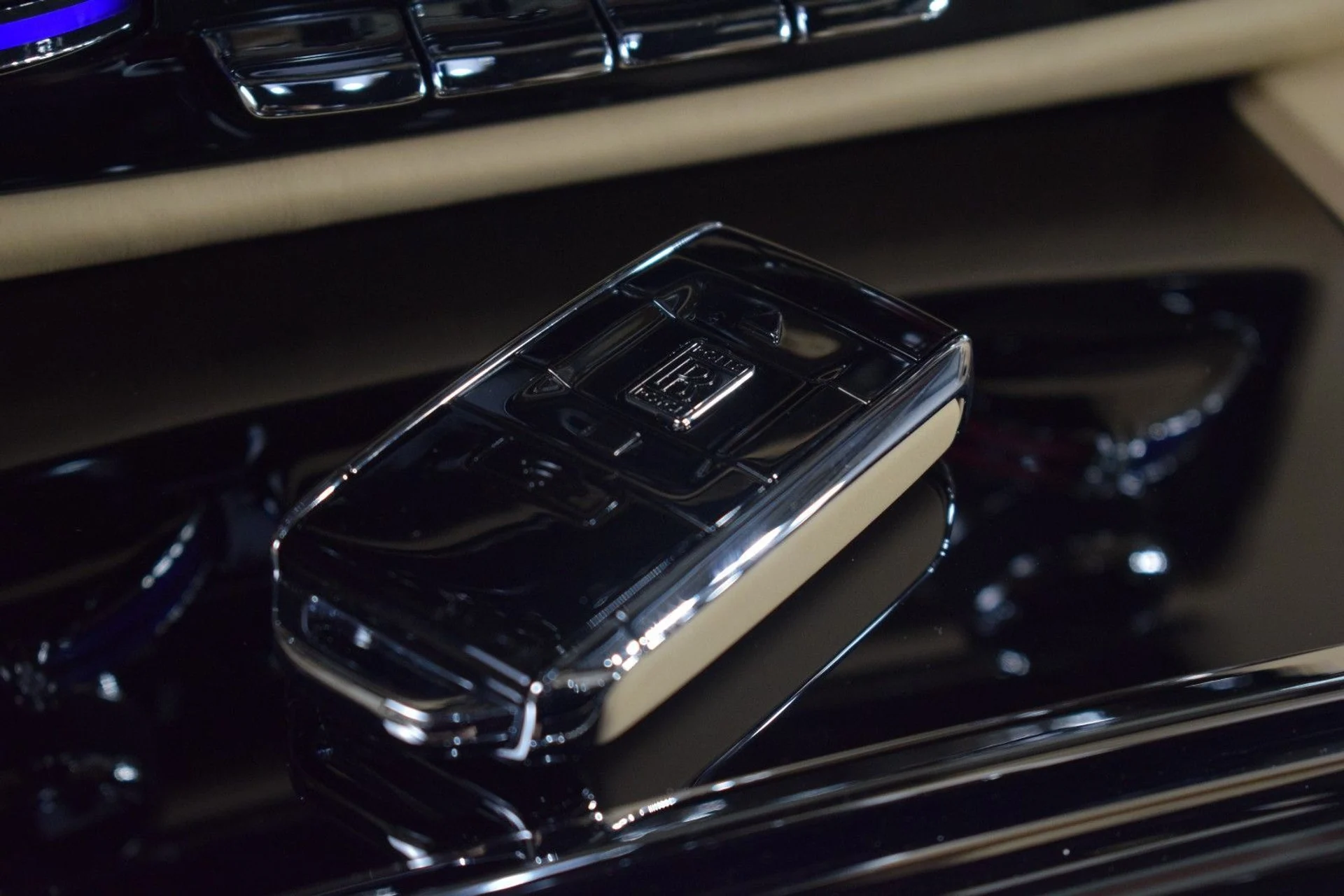 mph039_2407772689_f748b4b80319057324e7092f66018906x_e83114f28a