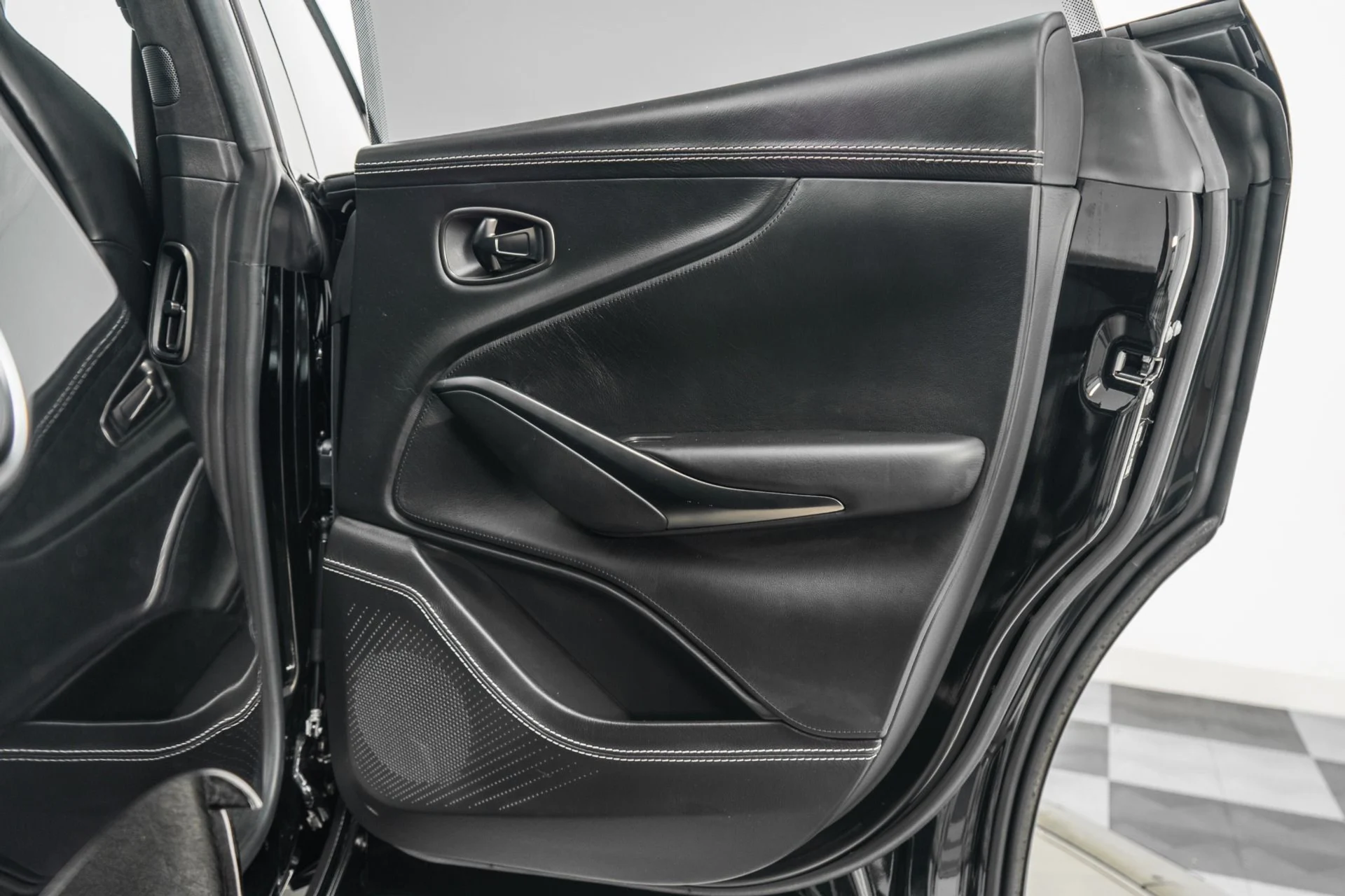 mph039_2410076675_Used_2021_Aston_Martin_DBX_Indulgence_Pack_Panoramic_Roof_1779378242_e56032b722