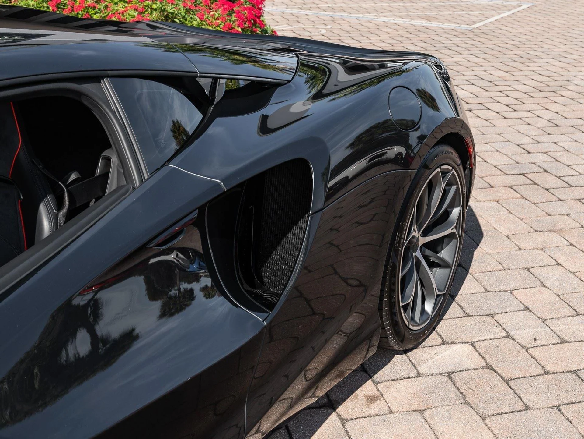 mph039_2413385756_Used_2025_Mc_Laren_Artura_Coupe_1773864521_88f029f735