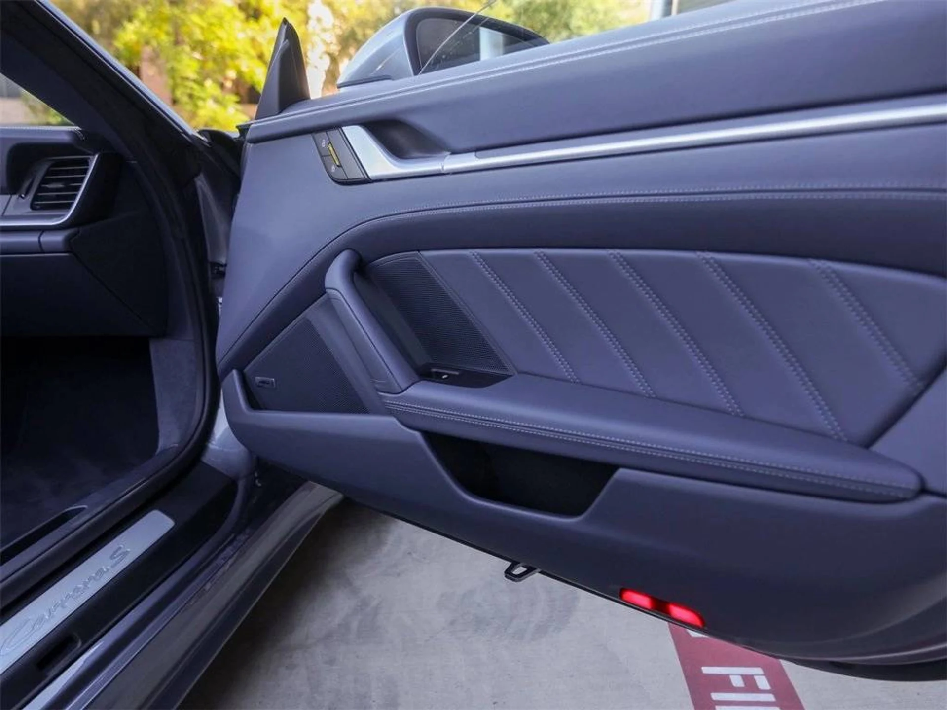 mph039_2414745559_1280_230e17e991