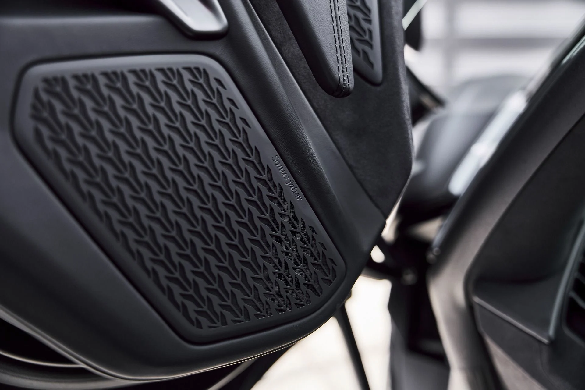 mph039_2416399181_Used_2025_Lamborghini_Revuelto_Base_1774300541_5030ac90f4