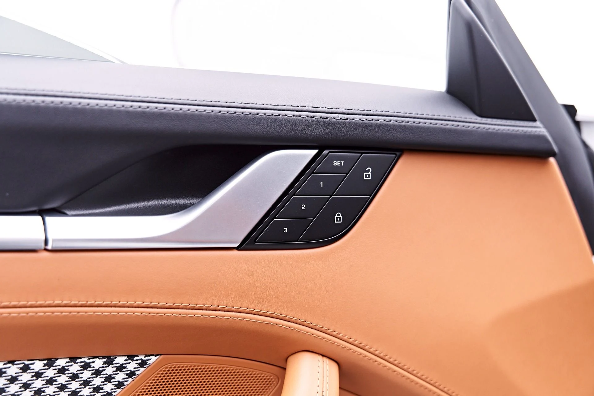 mph039_2449396738_Used_2024_Porsche_911_Turbo_S_1777505266_0943bdf5bb