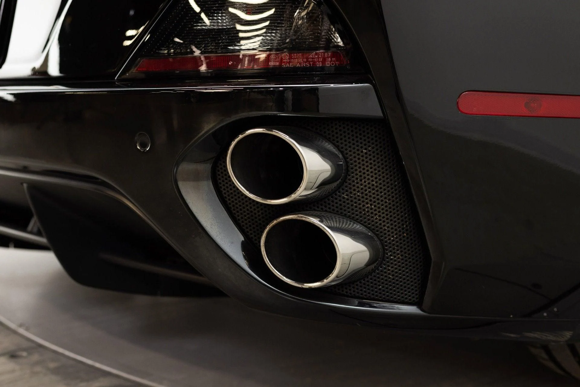 mph039_2459631629_Used_2010_Ferrari_California_1777367996_1734210fa8