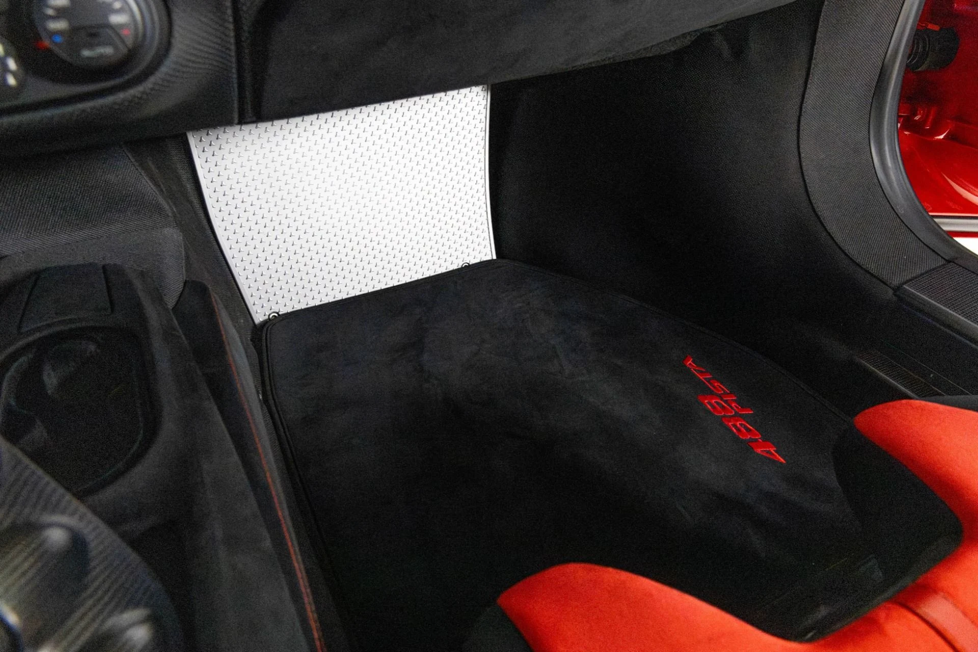mph039_245987608_Used_2019_Ferrari_488_Pista_1761352057_e1e87ac3d3