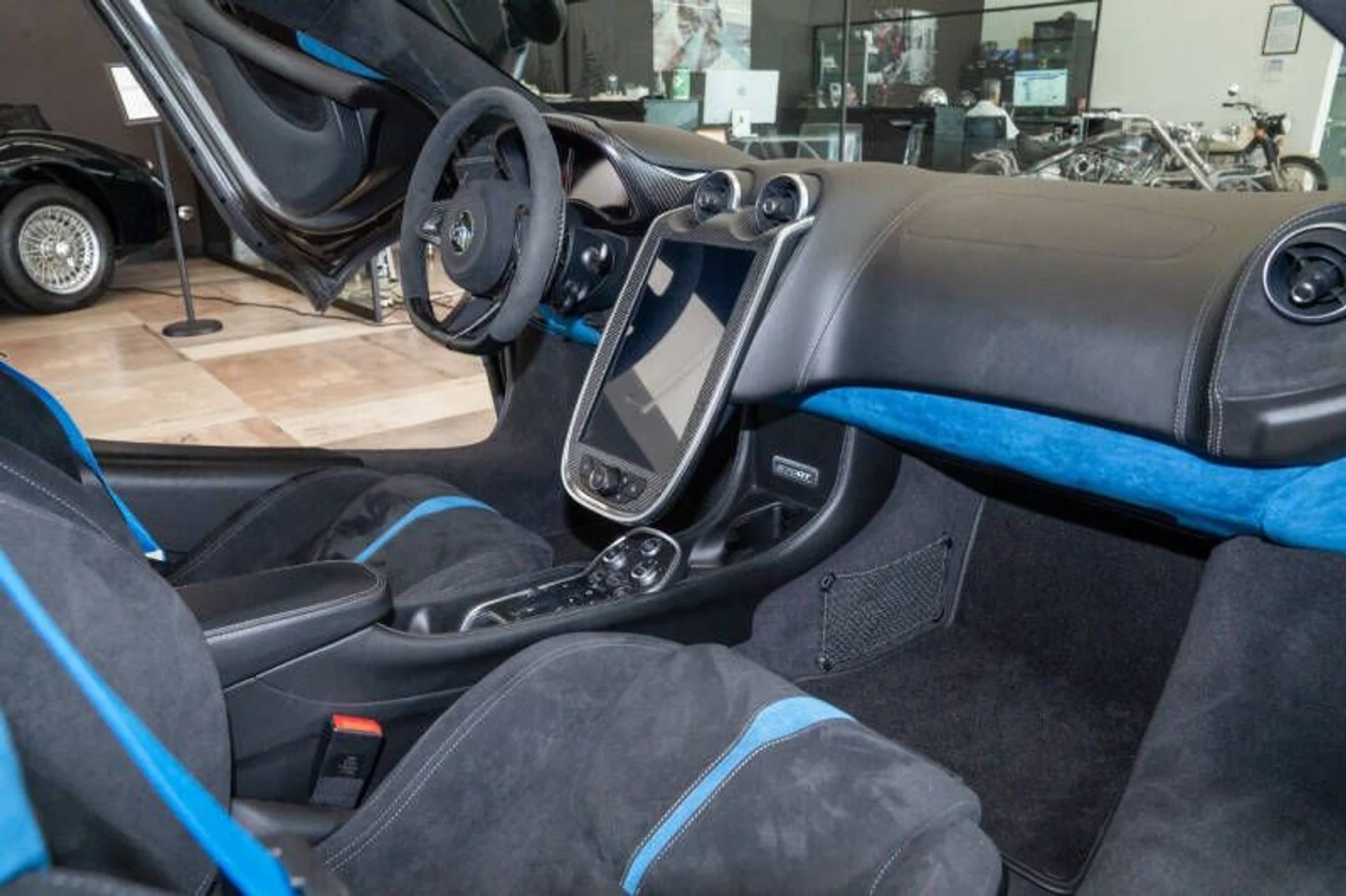 mph039_2466027459_2017_mclaren_570gt_base_2dr_coupe_347922a68d