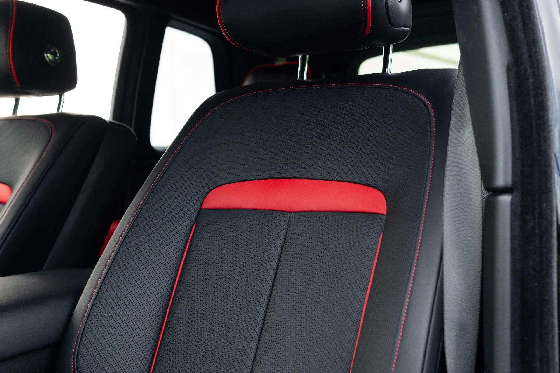 mph039_247072076_Used_2022_Rolls_Royce_Black_Badge_Cullinan_1776130970_33b202e3b8