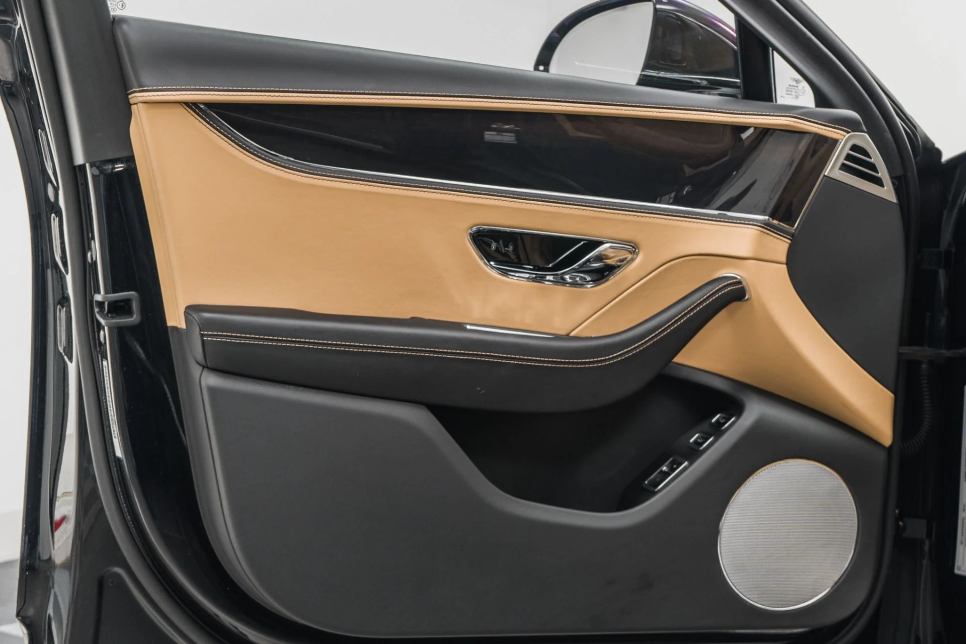 mph039_2476352342_Used_2023_Bentley_Flying_Spur_Hybrid_Four_Seat_Comfort_Specification_Contrast_Piping_and_Stitching_1772036737_f36bb0a7b5