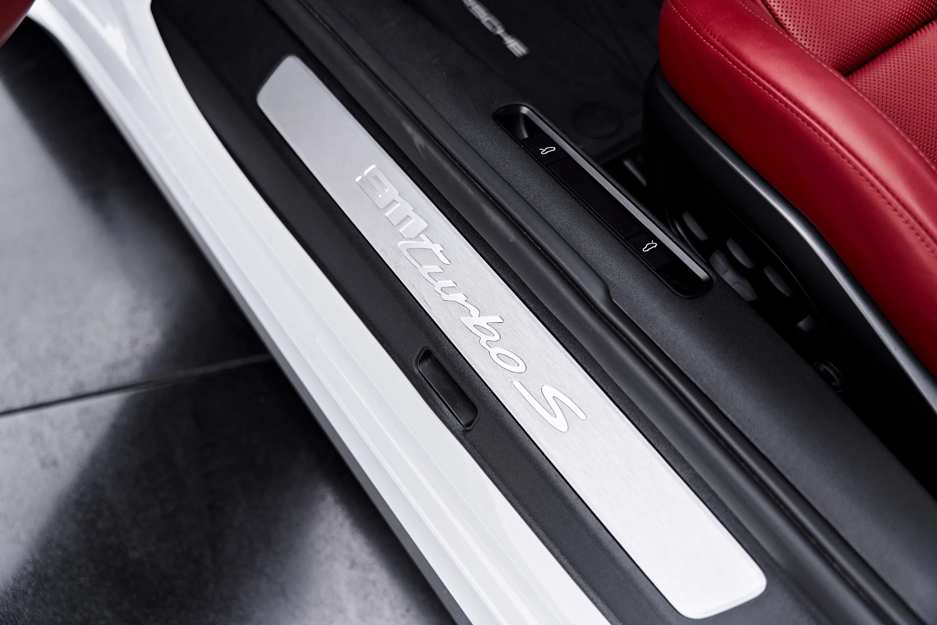 mph039_2478608316_Used_2022_Porsche_911_Turbo_S_1790299754_75b8e4bb8d