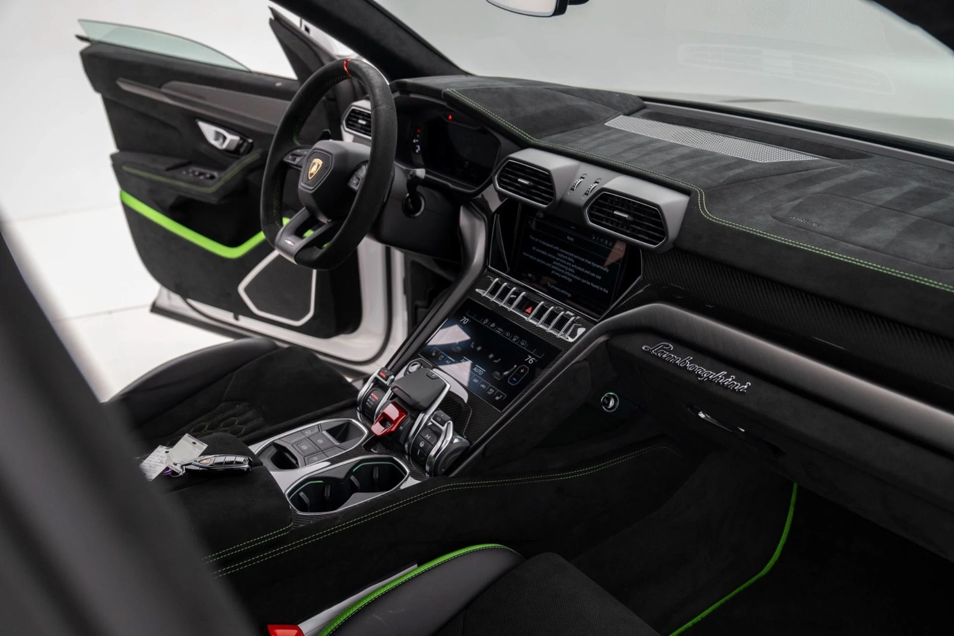 mph039_2484713759_Used_2024_Lamborghini_Urus_Performante_1775674459_acd3136bb6