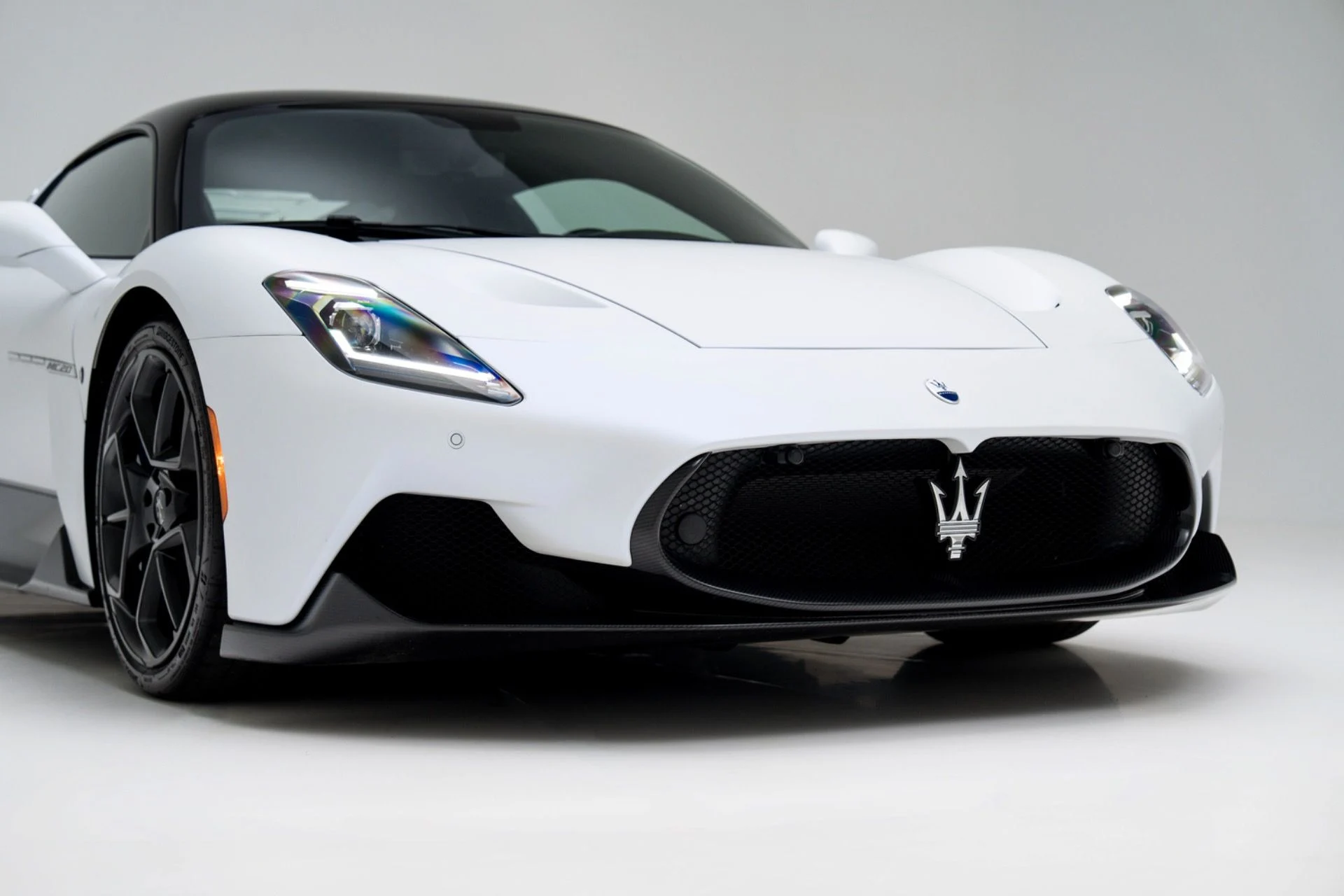mph039_2487667900_Used_2022_Maserati_MC_20_1777496449_3cfae60b19