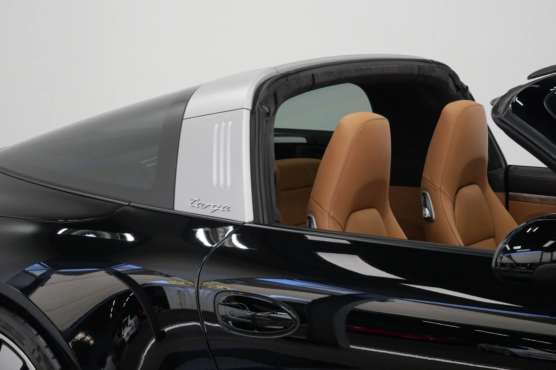 mph039_2503391895_Used_2015_Porsche_911_Targa_4_S_Premium_Package_Plus_Two_Tone_Interior_1781207987_7f1ad380b9