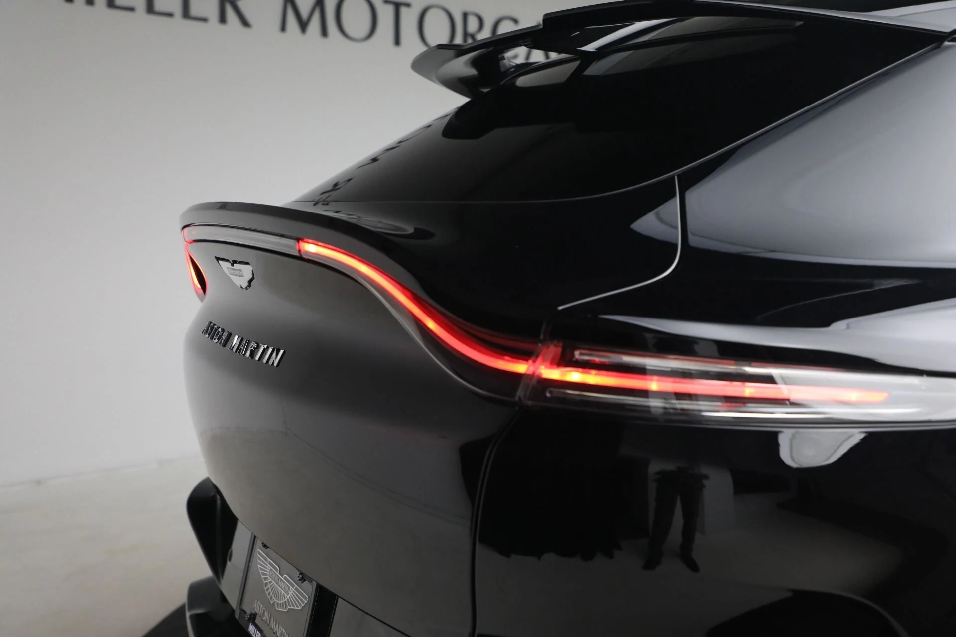 mph039_2505454057_New_2026_Aston_Martin_DBX_S_1771452356_7d7a386745