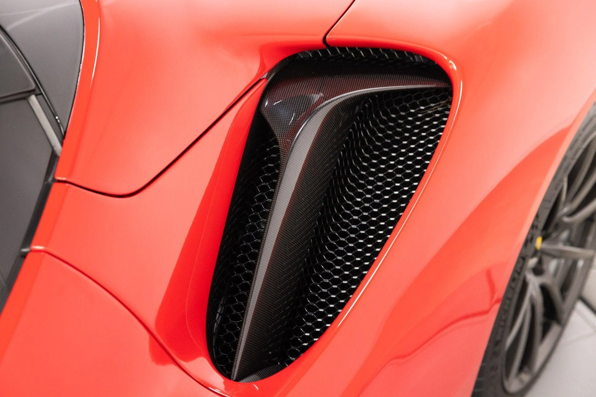 mph039_2506772217_Used_2022_Ferrari_SF_90_Spider_1788255974_d6822bb3dc